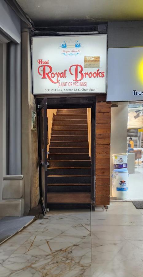 Hotel Royal Brooks Chandīgarh Zewnętrze zdjęcie