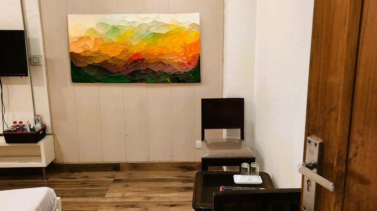 Hotel Royal Brooks Chandīgarh Zewnętrze zdjęcie